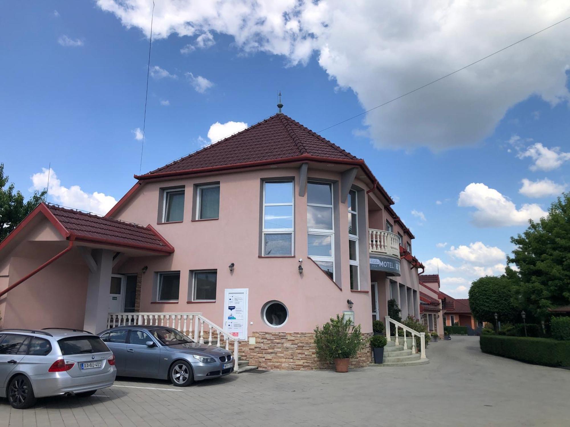 Katalin Motel&Étterem Berettyóújfalu Kültér fotó