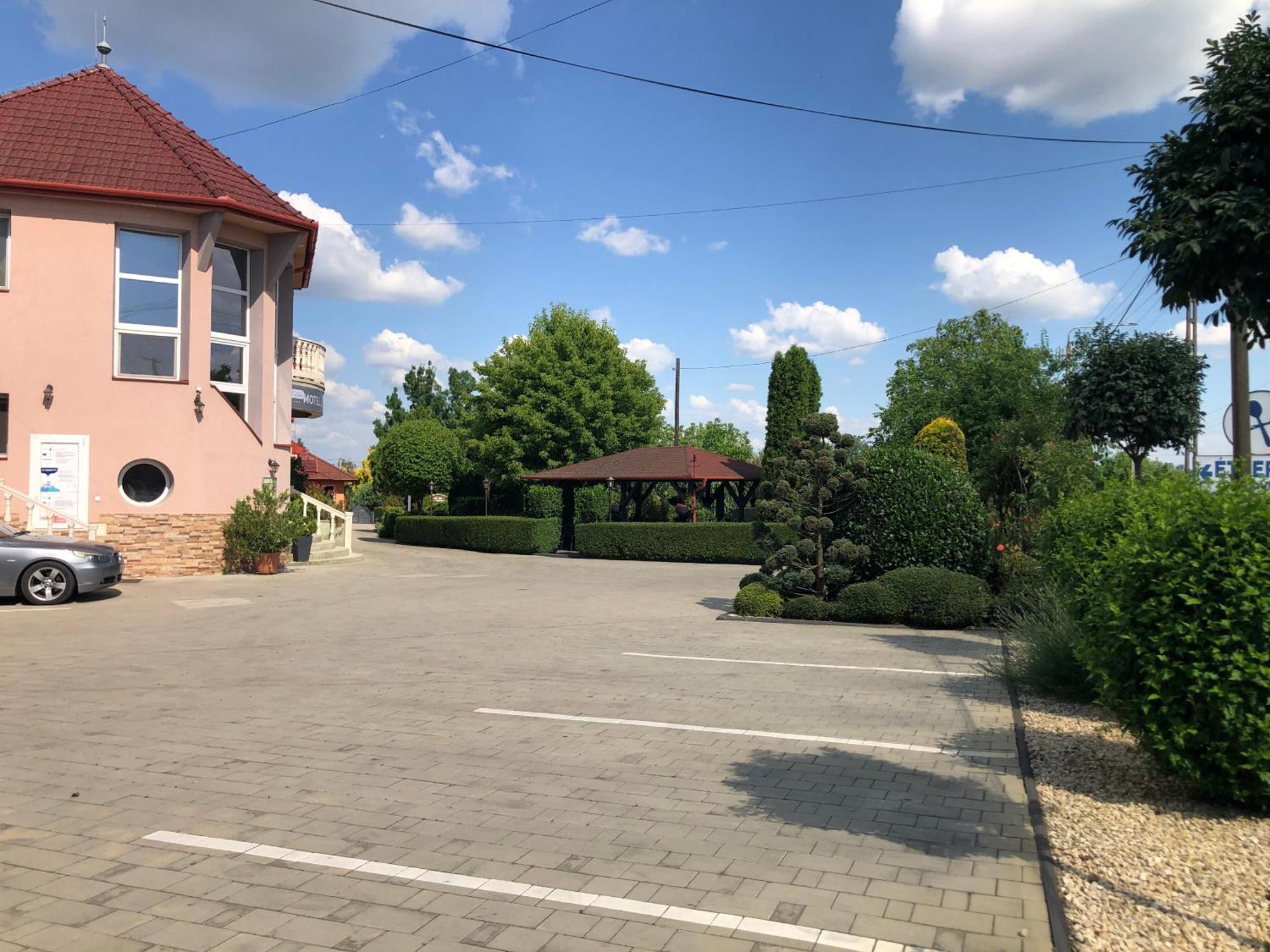 Katalin Motel&Étterem Berettyóújfalu Kültér fotó